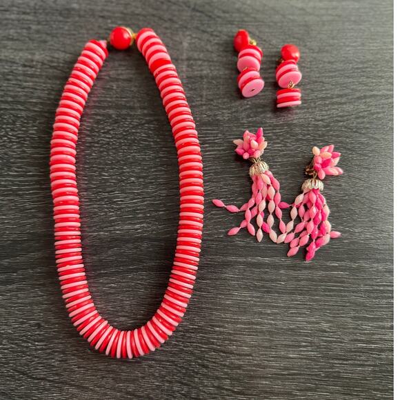 VTG Signed Hong Kong Pink Beaded Statement Necklace Clip On Earring Matching Set - Picture 7 of 7